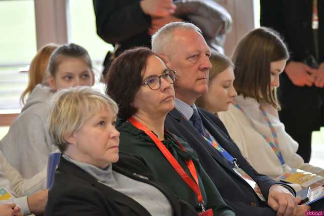 [WIDEO/FOTO] Ministra Edukacji, wicemarszałek Sejmu i influencer Prawo Marcina gośćmi specjalnymi V Dolnośląskiego Kongresu Młodzieży w Krzyżowej