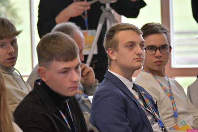 [WIDEO/FOTO] Ministra Edukacji, wicemarszałek Sejmu i influencer Prawo Marcina gośćmi specjalnymi V Dolnośląskiego Kongresu Młodzieży w Krzyżowej