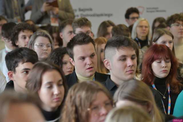 [WIDEO/FOTO] Ministra Edukacji, wicemarszałek Sejmu i influencer Prawo Marcina gośćmi specjalnymi V Dolnośląskiego Kongresu Młodzieży w Krzyżowej