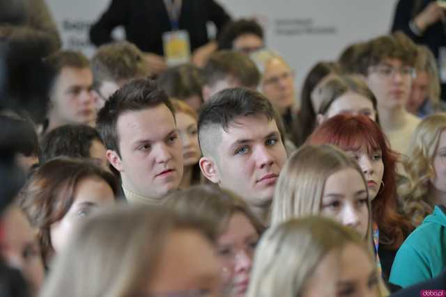 [WIDEO/FOTO] Ministra Edukacji, wicemarszałek Sejmu i influencer Prawo Marcina gośćmi specjalnymi V Dolnośląskiego Kongresu Młodzieży w Krzyżowej