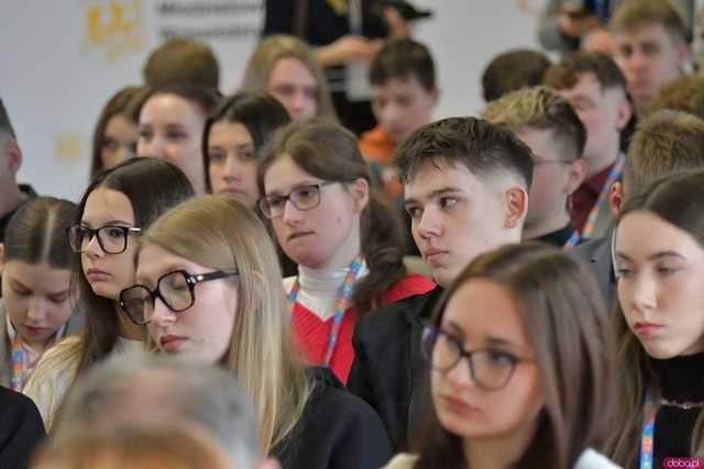 [WIDEO/FOTO] Ministra Edukacji, wicemarszałek Sejmu i influencer Prawo Marcina gośćmi specjalnymi V Dolnośląskiego Kongresu Młodzieży w Krzyżowej