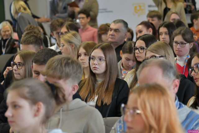 [WIDEO/FOTO] Ministra Edukacji, wicemarszałek Sejmu i influencer Prawo Marcina gośćmi specjalnymi V Dolnośląskiego Kongresu Młodzieży w Krzyżowej