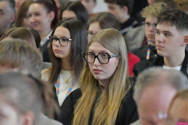 [WIDEO/FOTO] Ministra Edukacji, wicemarszałek Sejmu i influencer Prawo Marcina gośćmi specjalnymi V Dolnośląskiego Kongresu Młodzieży w Krzyżowej