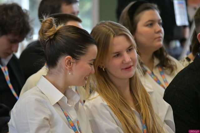 [WIDEO/FOTO] Ministra Edukacji, wicemarszałek Sejmu i influencer Prawo Marcina gośćmi specjalnymi V Dolnośląskiego Kongresu Młodzieży w Krzyżowej