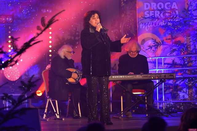 [WIDEO/FOTO] Eleni i zespół Ślad zagrali Koncert Bożonarodzeniowy w klimatycznym wnętrzu strzegomskiej bazyliki