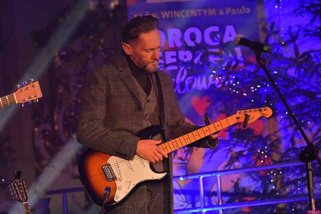 [WIDEO/FOTO] Eleni i zespół Ślad zagrali Koncert Bożonarodzeniowy w klimatycznym wnętrzu strzegomskiej bazyliki