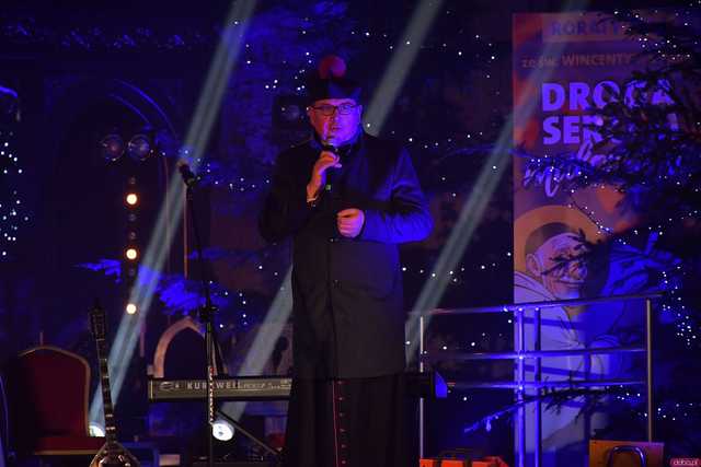 [WIDEO/FOTO] Eleni i zespół Ślad zagrali Koncert Bożonarodzeniowy w klimatycznym wnętrzu strzegomskiej bazyliki