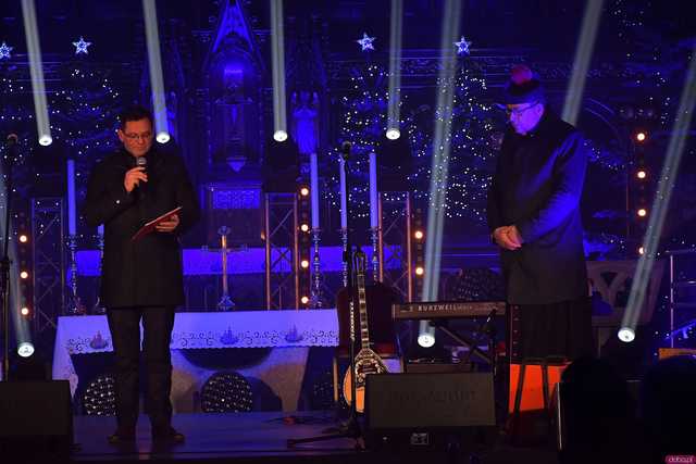 [WIDEO/FOTO] Eleni i zespół Ślad zagrali Koncert Bożonarodzeniowy w klimatycznym wnętrzu strzegomskiej bazyliki