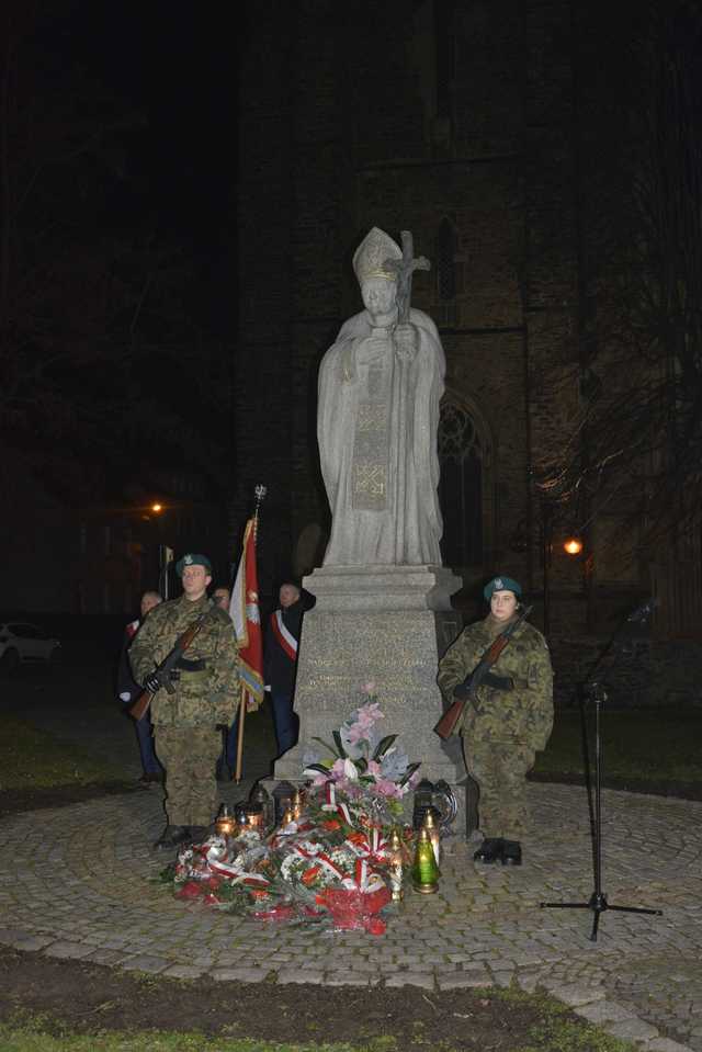 [FOTO] W Strzegomiu upamiętnili 43. rocznicę wprowadzenia stanu wojennego