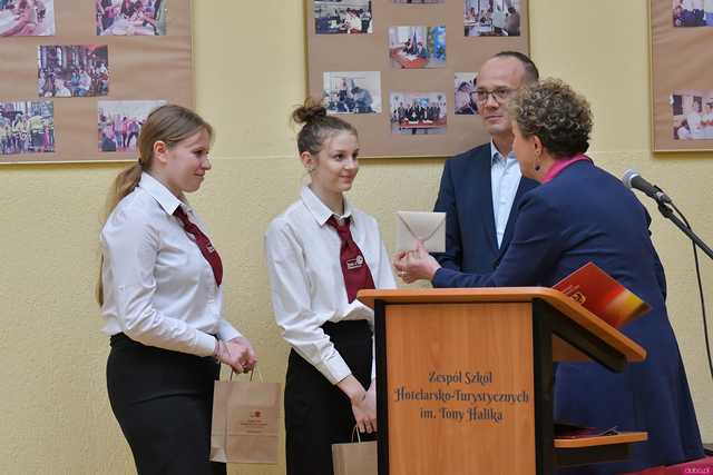 [WIDEO/FOTO] Rozstrzygnięcie świątecznych konkursów i Bożonarodzeniowa Gala w Hotelarce