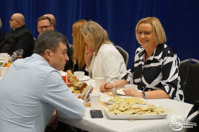 [FOTO] Ponad 100 osób uczestniczyło w tradycyjnej Wigilii Wszystkich Mieszkańców