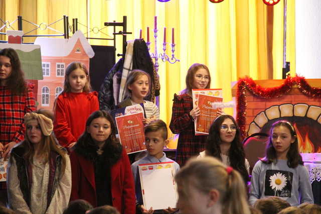 [FOTO] Dziewczynka z zapałkami na deskach Miejskiego Domu Kultury w Świebodzicach