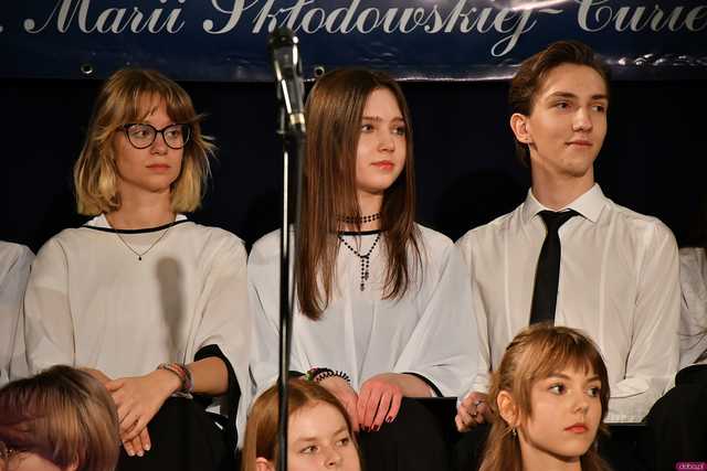 [FOTO] Występy, kolędowanie i świąteczny klimat. Biesiada Wigilijna w III LO 