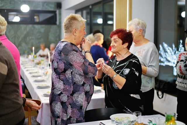 [FOTO] Studenci UTW Żarów spotkali się na wieczerzy wigilijnej