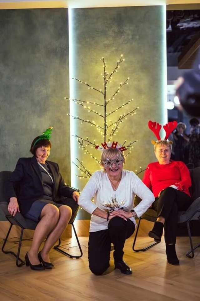 [FOTO] Studenci UTW Żarów spotkali się na wieczerzy wigilijnej
