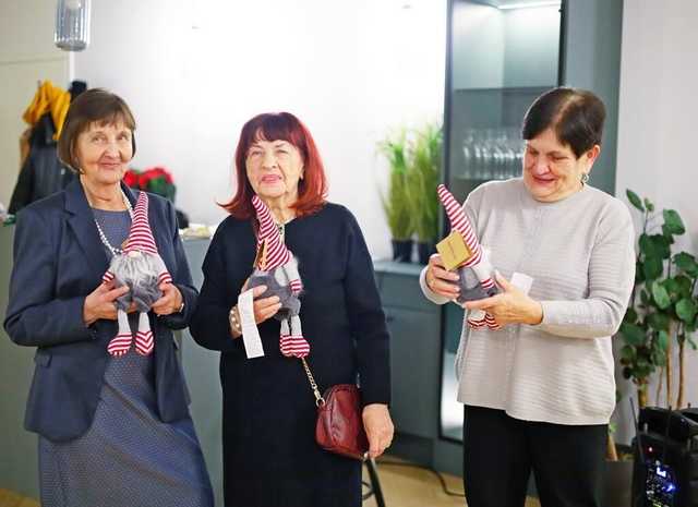 [FOTO] Studenci UTW Żarów spotkali się na wieczerzy wigilijnej