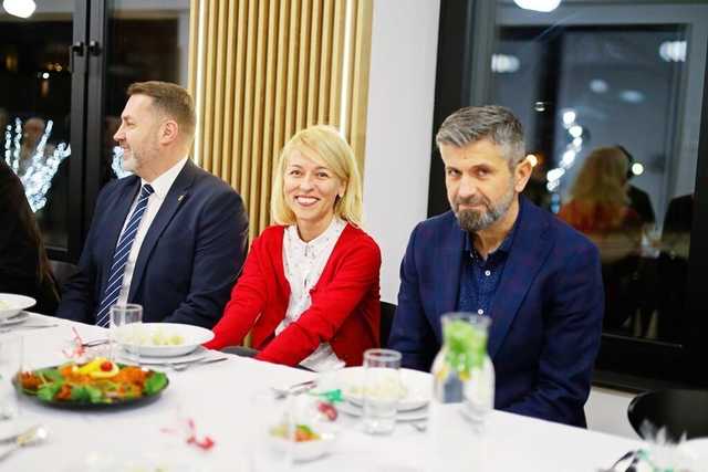 [FOTO] Studenci UTW Żarów spotkali się na wieczerzy wigilijnej