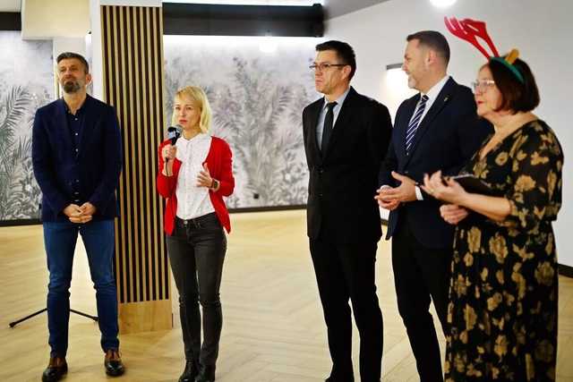 [FOTO] Studenci UTW Żarów spotkali się na wieczerzy wigilijnej
