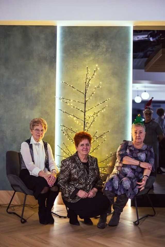 [FOTO] Studenci UTW Żarów spotkali się na wieczerzy wigilijnej