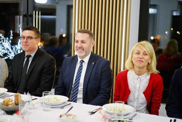 [FOTO] Studenci UTW Żarów spotkali się na wieczerzy wigilijnej