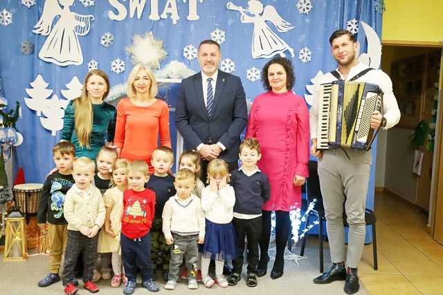 [FOTO] Wigilia przedszkolaków z Bajkowej Krainy w Żarowie