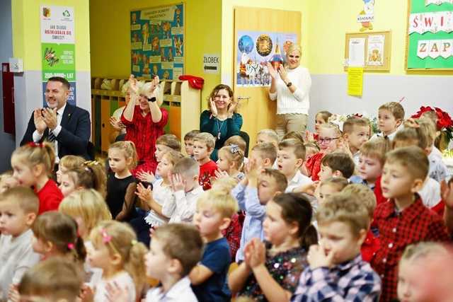 [FOTO] Wigilia przedszkolaków z Bajkowej Krainy w Żarowie