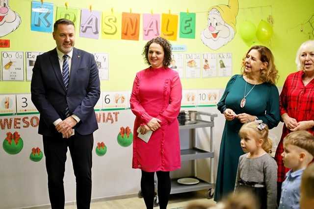 [FOTO] Wigilia przedszkolaków z Bajkowej Krainy w Żarowie