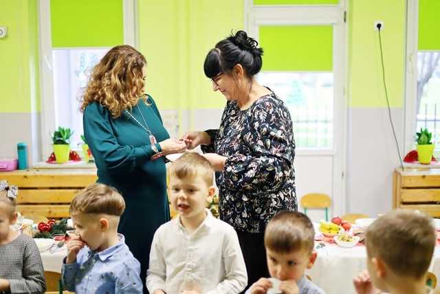 [FOTO] Wigilia przedszkolaków z Bajkowej Krainy w Żarowie