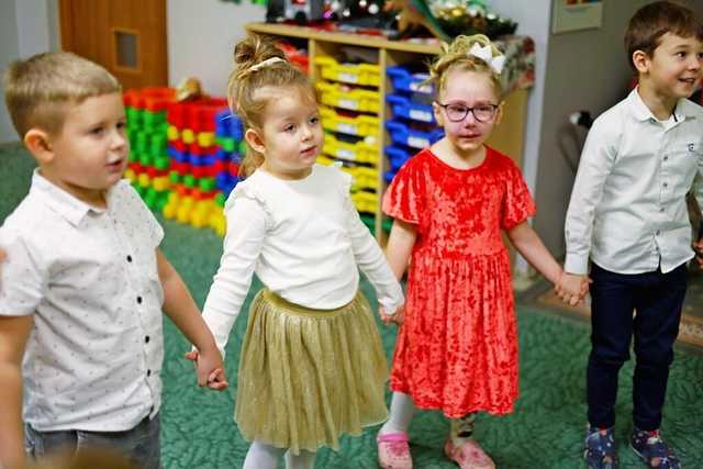[FOTO] Wigilia przedszkolaków z Bajkowej Krainy w Żarowie