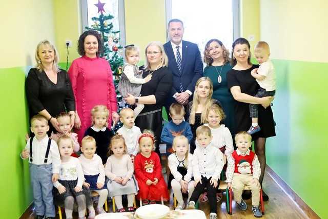 [FOTO] Wigilia przedszkolaków z Bajkowej Krainy w Żarowie