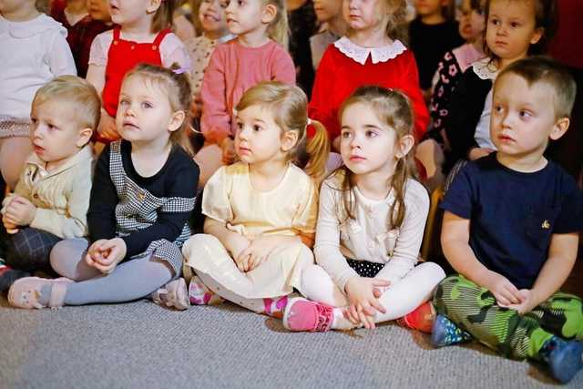 [FOTO] Wigilia przedszkolaków z Bajkowej Krainy w Żarowie