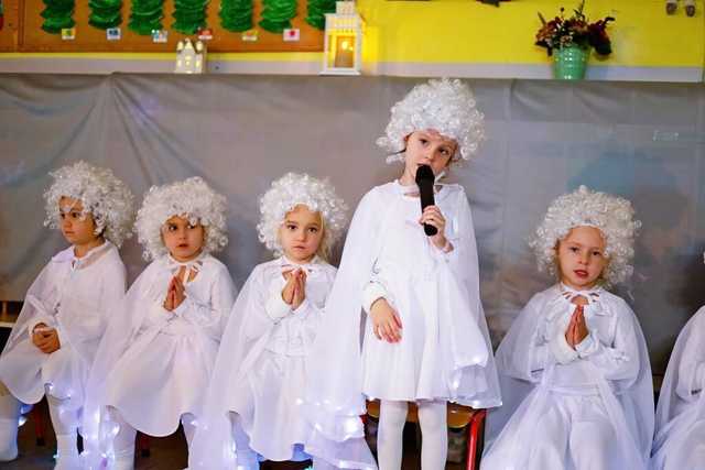 [FOTO] Wigilia przedszkolaków z Bajkowej Krainy w Żarowie