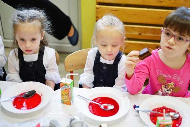 [FOTO] Wigilia przedszkolaków z Bajkowej Krainy w Żarowie