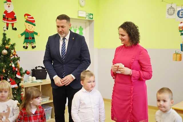 [FOTO] Wigilia przedszkolaków z Bajkowej Krainy w Żarowie