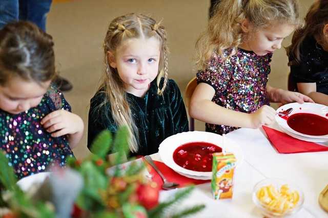 [FOTO] Wigilia przedszkolaków z Bajkowej Krainy w Żarowie