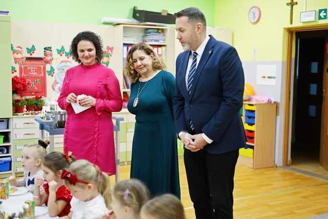 [FOTO] Wigilia przedszkolaków z Bajkowej Krainy w Żarowie
