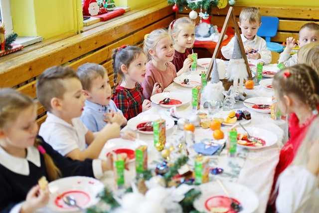 [FOTO] Wigilia przedszkolaków z Bajkowej Krainy w Żarowie