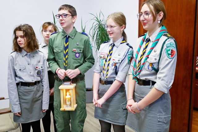 [FOTO] Betlejemskie Światło Pokoju zawitało do Żarowa