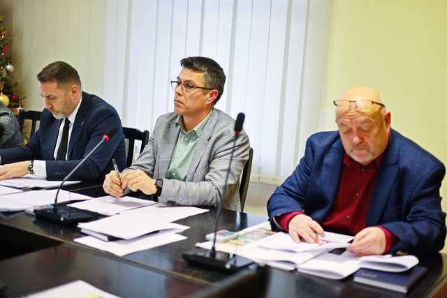 Budżet gminy Żarów na rok 2025 uchwalony. Ile wyniosą wydatki i dochody? Jakie inwestycje zaplanowano? [SZCZEGÓŁY]