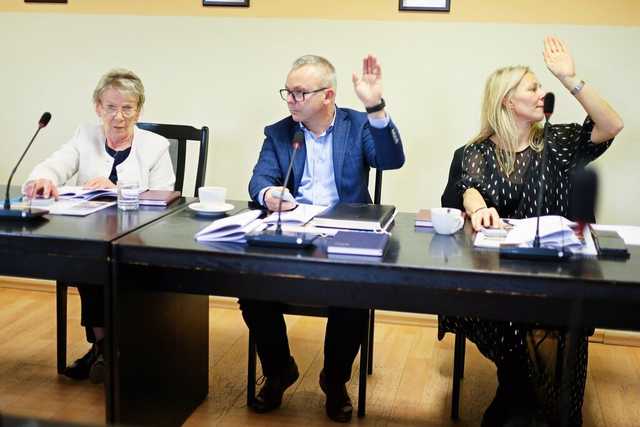 Budżet gminy Żarów na rok 2025 uchwalony. Ile wyniosą wydatki i dochody? Jakie inwestycje zaplanowano? [SZCZEGÓŁY]