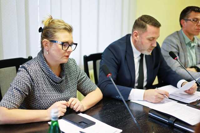 Budżet gminy Żarów na rok 2025 uchwalony. Ile wyniosą wydatki i dochody? Jakie inwestycje zaplanowano? [SZCZEGÓŁY]