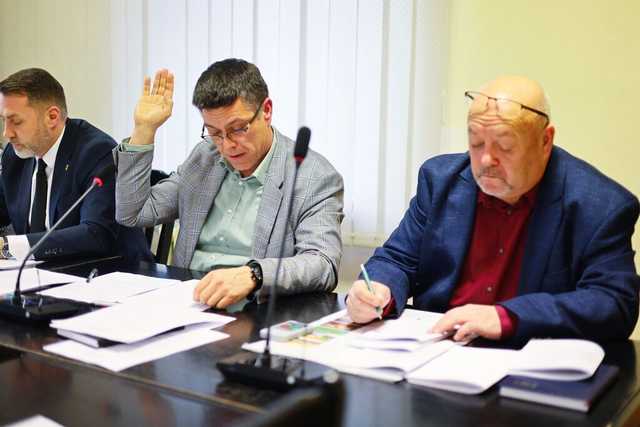 Budżet gminy Żarów na rok 2025 uchwalony. Ile wyniosą wydatki i dochody? Jakie inwestycje zaplanowano? [SZCZEGÓŁY]