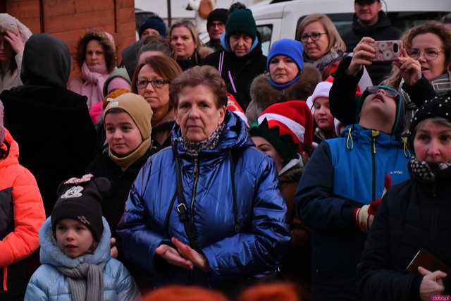 [WIDEO/FOTO] Występy, świąteczne ozdoby i stoiska. Ruszył Jarmark Bożonarodzeniowy w Świebodzicach