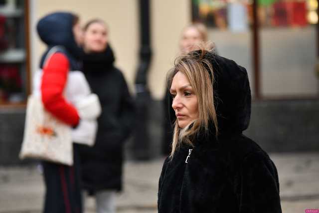 [FOTO] Wizyta św. Mikołaja, wspólne kolędowanie i życzenia. Wigilia Wszystkich Świdniczan zgromadziła mieszkańców na rynku