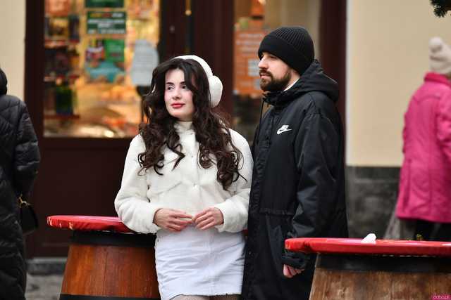 [FOTO] Wizyta św. Mikołaja, wspólne kolędowanie i życzenia. Wigilia Wszystkich Świdniczan zgromadziła mieszkańców na rynku