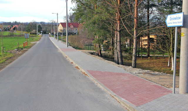 Nowe chodniki w Gniewkowie, Dzierzkowie i Borowie