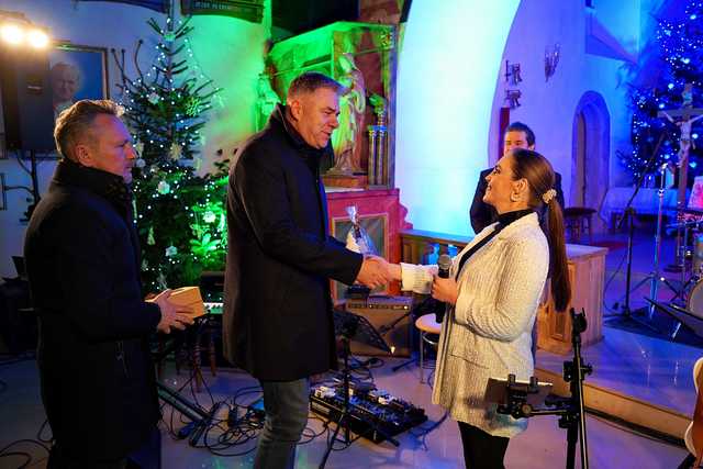 [FOTO] Tradycyjne polskie kolędy w wykonaniu najmłodszych. Za nami Koncert Świąteczny w Lutomi Dolnej