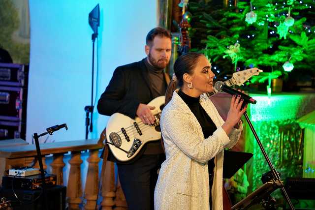 [FOTO] Tradycyjne polskie kolędy w wykonaniu najmłodszych. Za nami Koncert Świąteczny w Lutomi Dolnej
