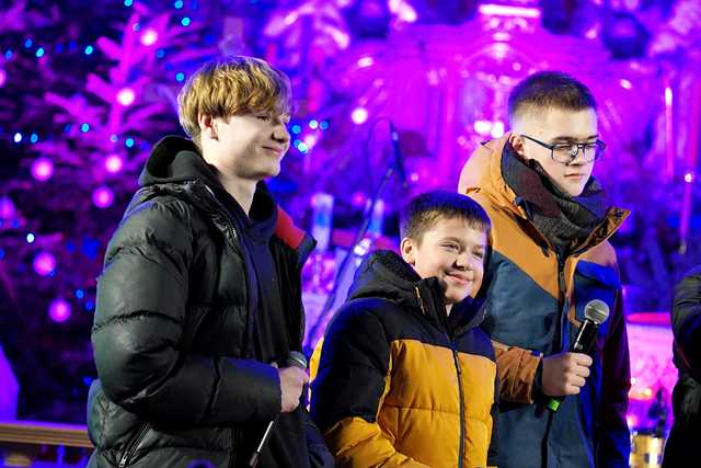 [FOTO] Tradycyjne polskie kolędy w wykonaniu najmłodszych. Za nami Koncert Świąteczny w Lutomi Dolnej