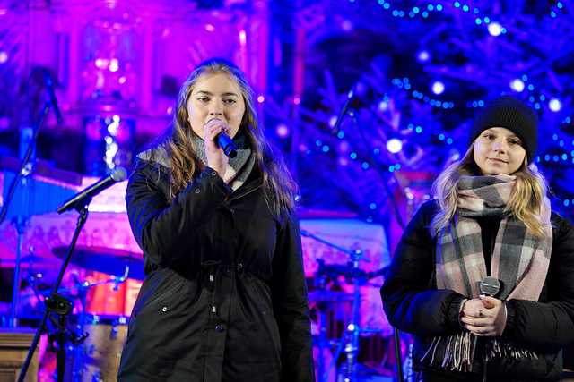 [FOTO] Tradycyjne polskie kolędy w wykonaniu najmłodszych. Za nami Koncert Świąteczny w Lutomi Dolnej
